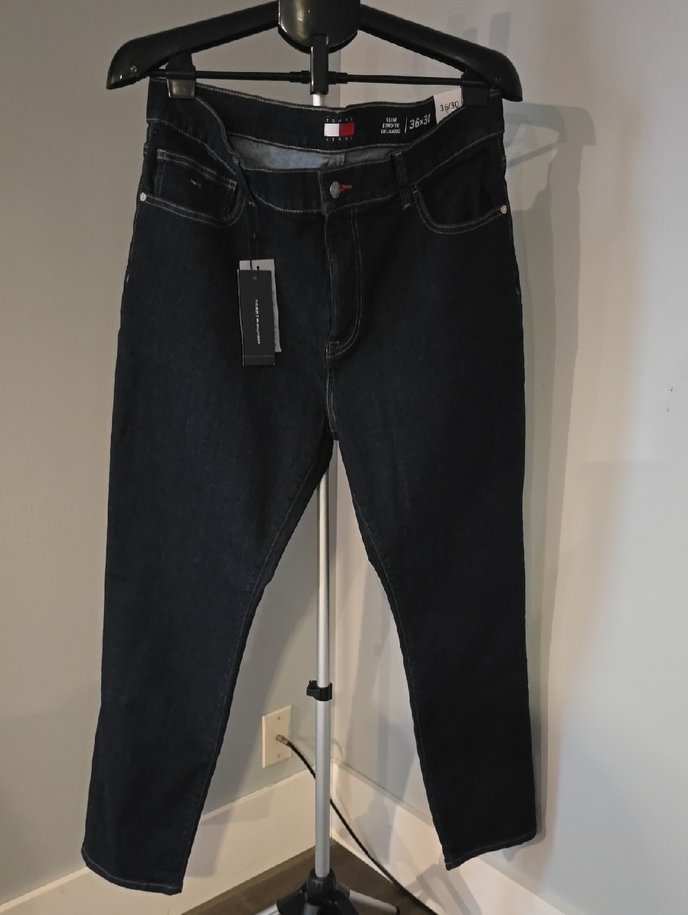 Tommy Hilfiger Slim Fit Jeans  Dark Wash Rinse Size 36x 30